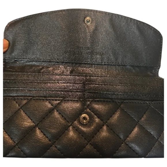 Badgley Mischka Elegant Black Quilted Wallet - Picture 4 of 4